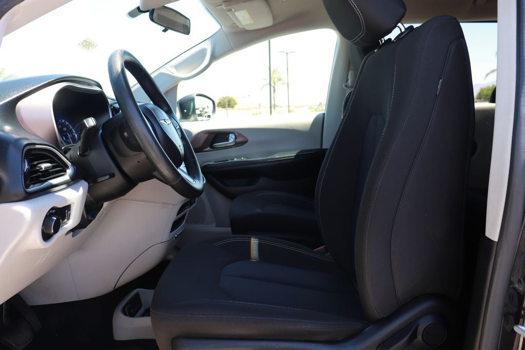 2020 Chrysler Voyager L