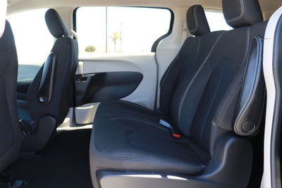 2020 Chrysler Voyager L
