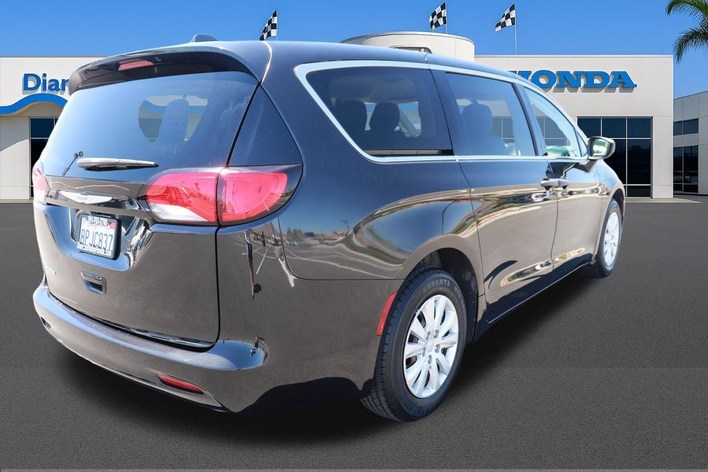 2020 Chrysler Voyager L