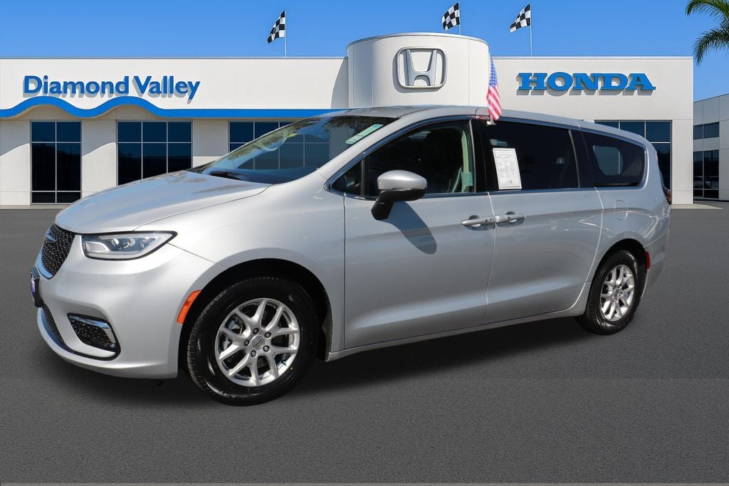 2023 Chrysler Pacifica Touring L