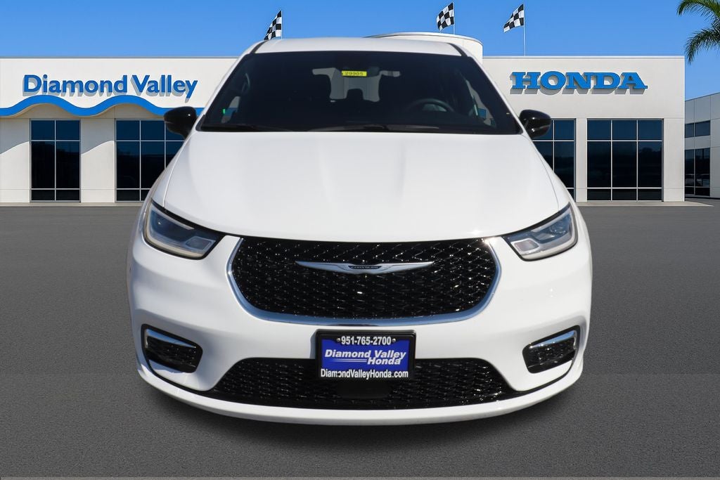 2025 Chrysler Pacifica Select
