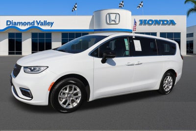 2025 Chrysler Pacifica Select