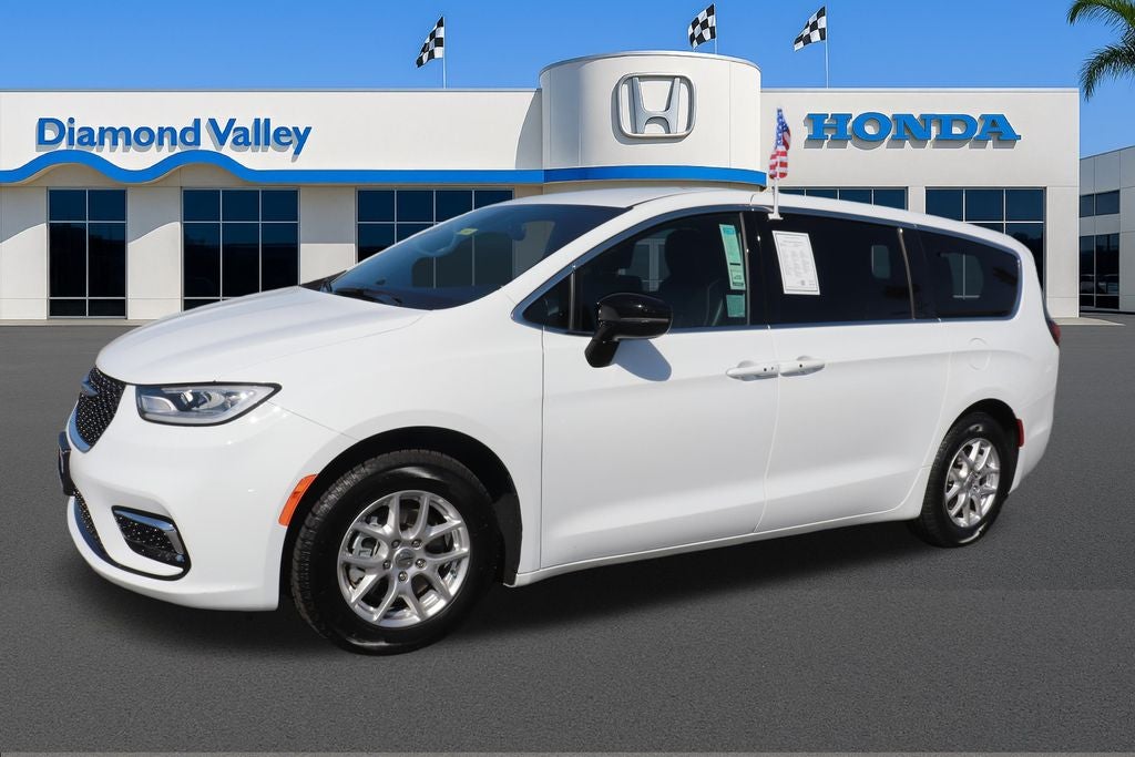 2025 Chrysler Pacifica Select