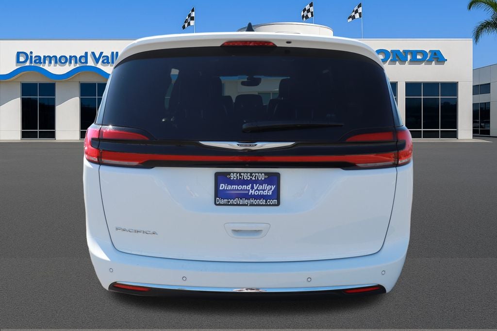 2025 Chrysler Pacifica Select