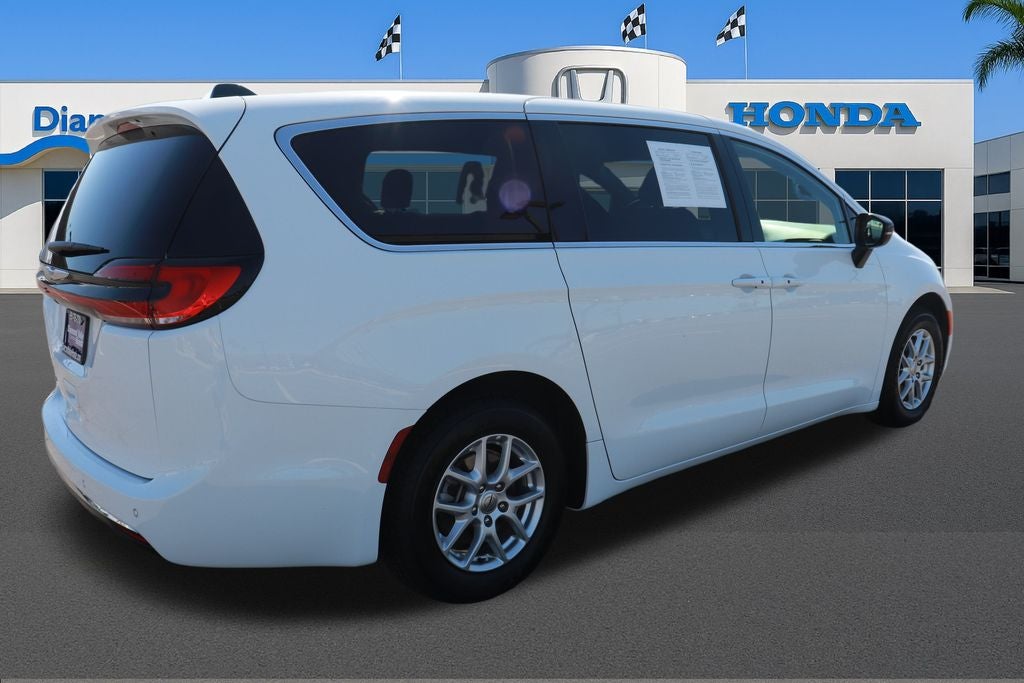 2025 Chrysler Pacifica Select