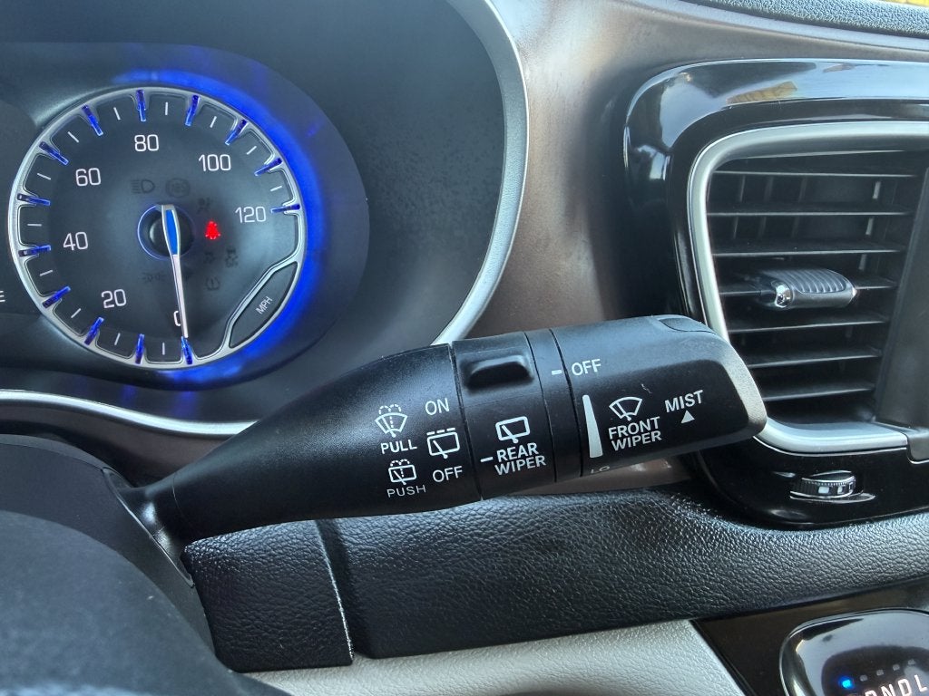 2023 Chrysler Voyager LX