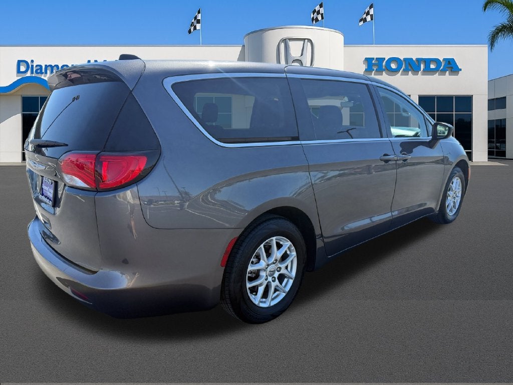 2023 Chrysler Voyager LX