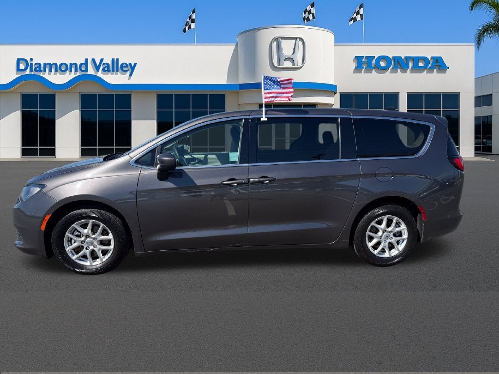 2023 Chrysler Voyager LX