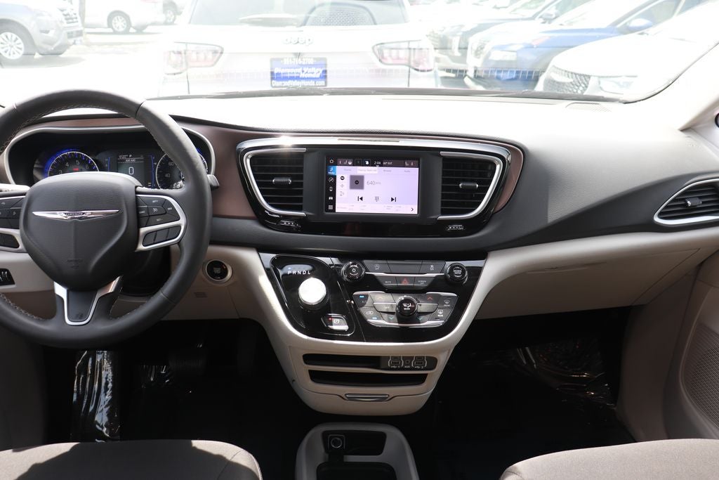 2023 Chrysler Voyager LX