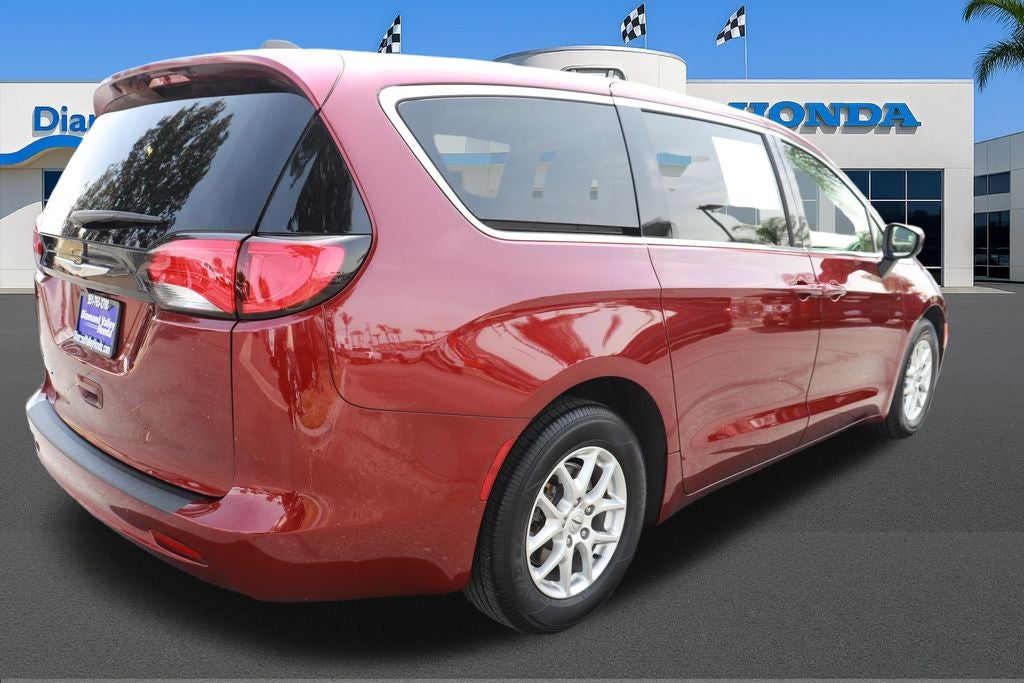 2023 Chrysler Voyager LX