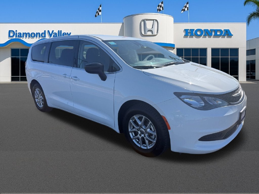 2024 Chrysler Voyager LX