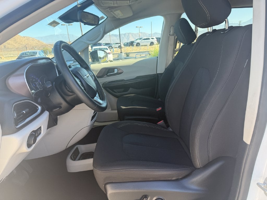2024 Chrysler Voyager LX