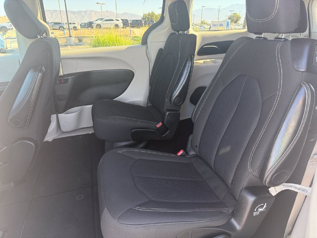 2024 Chrysler Voyager LX