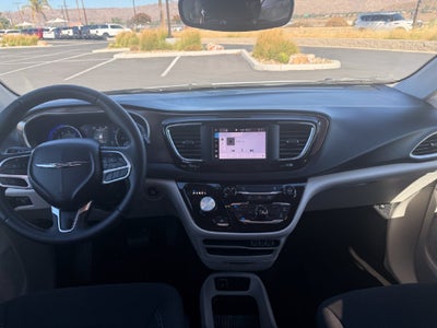 2024 Chrysler Voyager LX