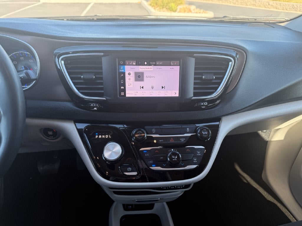2024 Chrysler Voyager LX