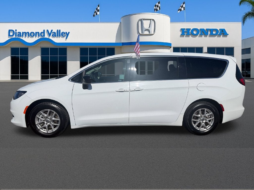 2024 Chrysler Voyager LX
