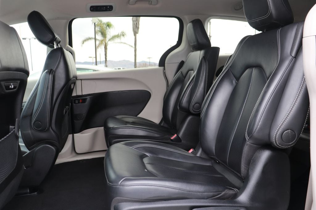 2023 Chrysler Pacifica Hybrid Touring L