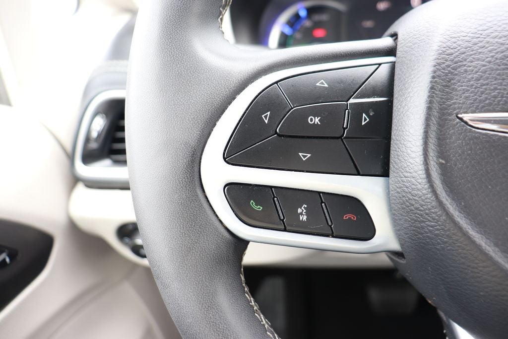 2023 Chrysler Pacifica Hybrid Touring L