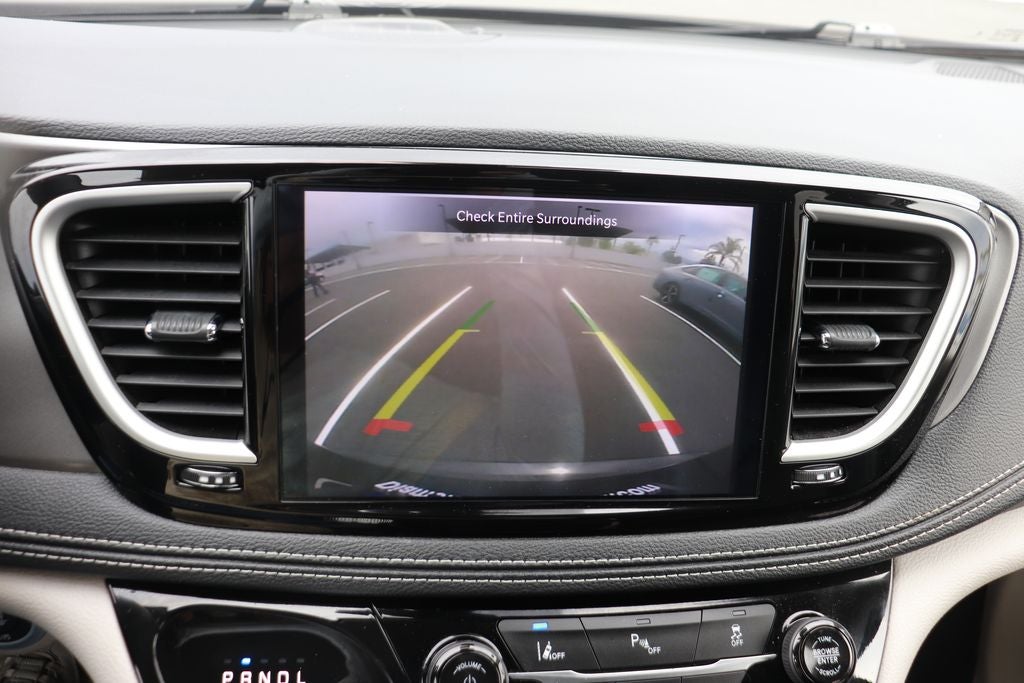 2023 Chrysler Pacifica Hybrid Touring L