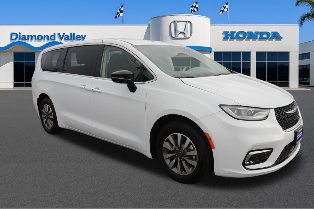 2024 Chrysler Pacifica Hybrid Select