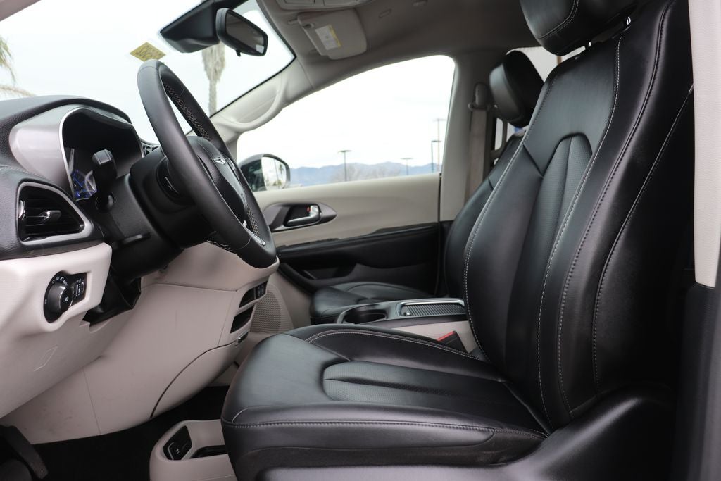 2024 Chrysler Pacifica Hybrid Select