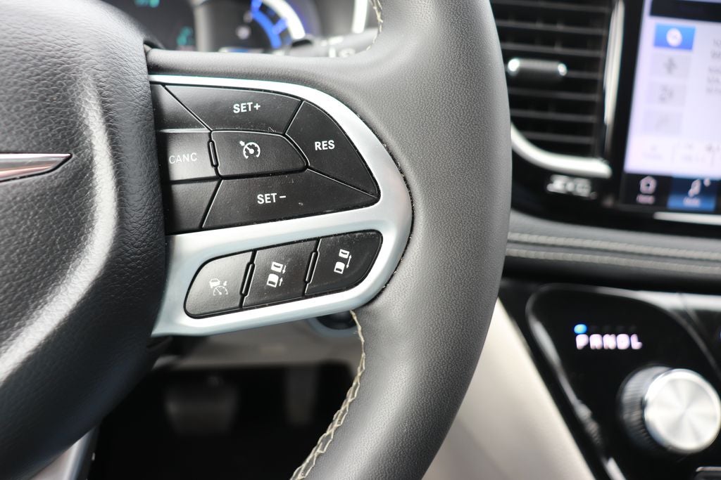 2024 Chrysler Pacifica Hybrid Select