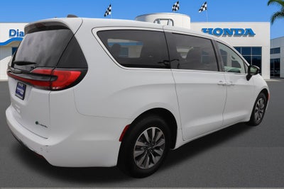 2024 Chrysler Pacifica Hybrid Select