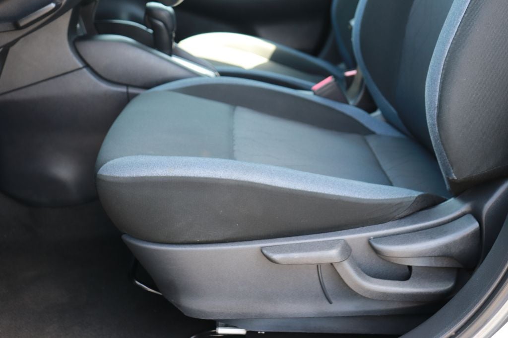 2023 Nissan Versa 1.6 SV