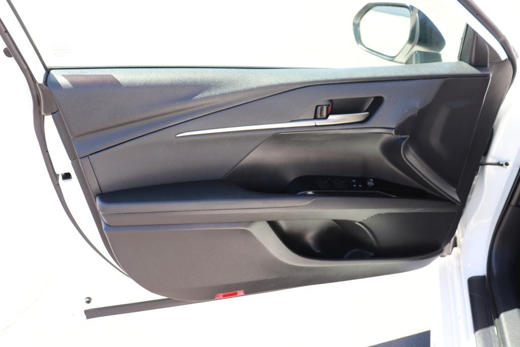 2025 Toyota Camry Hybrid SE