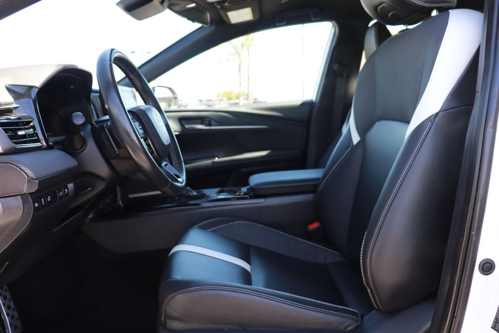 2025 Toyota Camry Hybrid SE