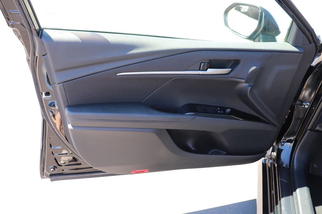 2025 Toyota Camry Hybrid LE