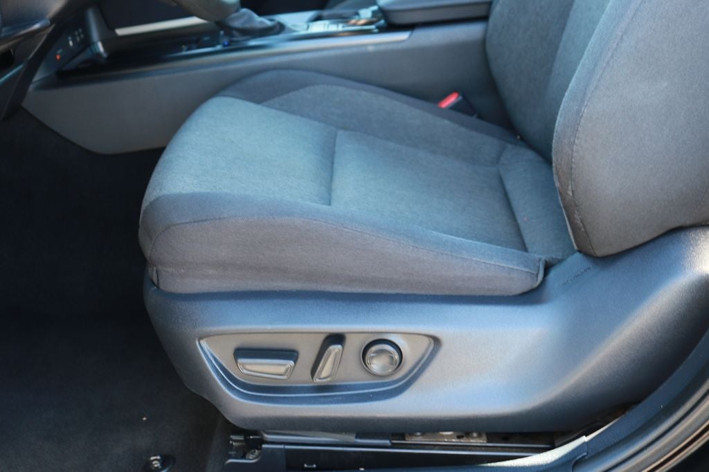 2025 Toyota Camry Hybrid LE