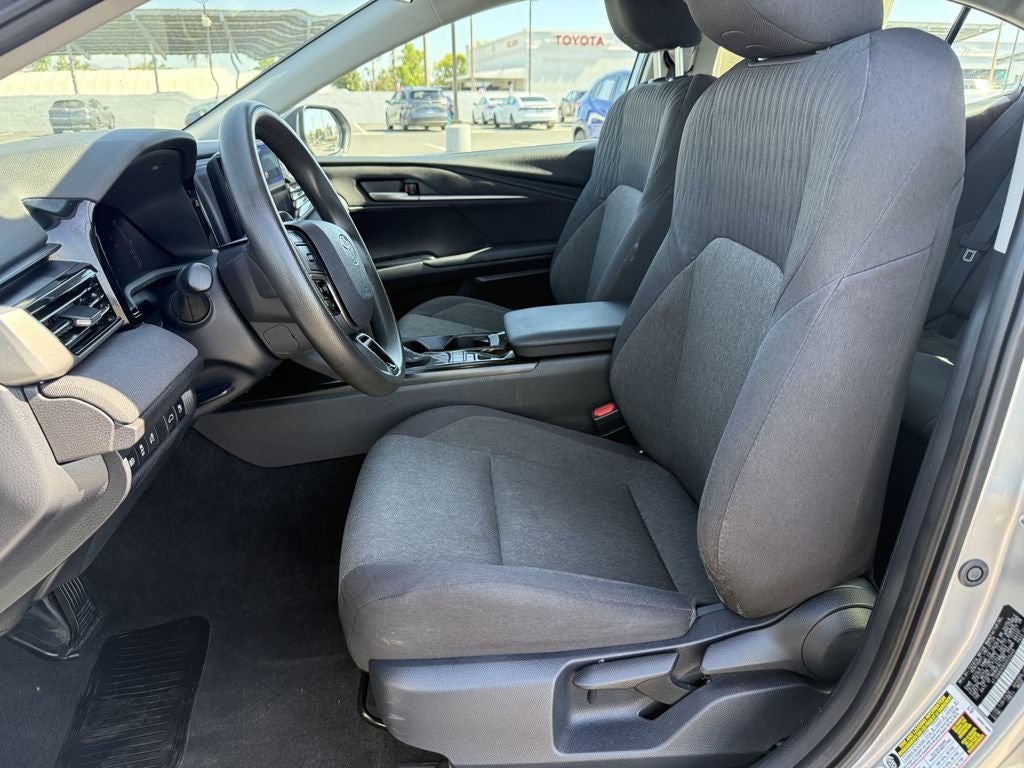 2025 Toyota Camry Hybrid LE