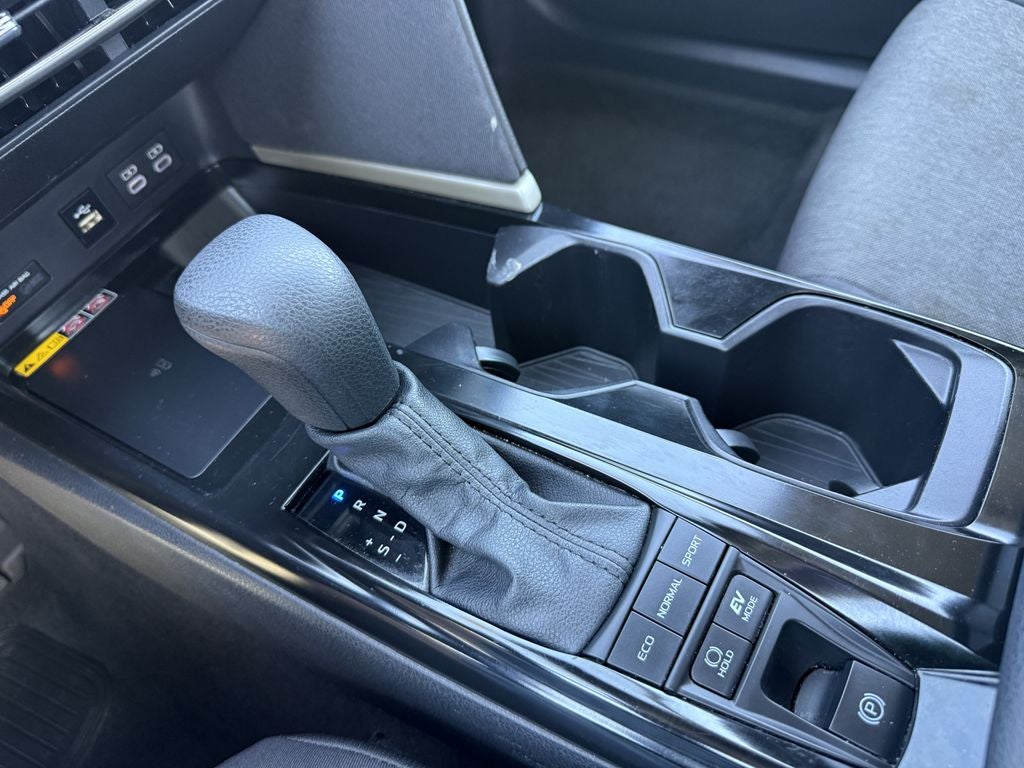 2025 Toyota Camry Hybrid LE