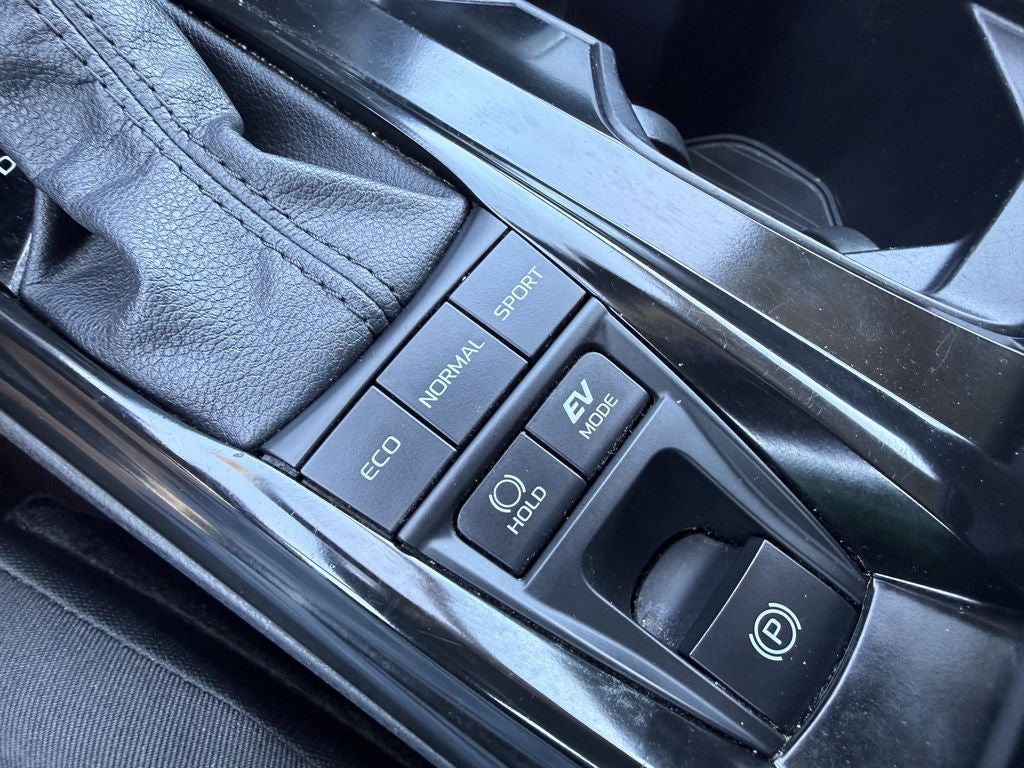 2025 Toyota Camry Hybrid LE