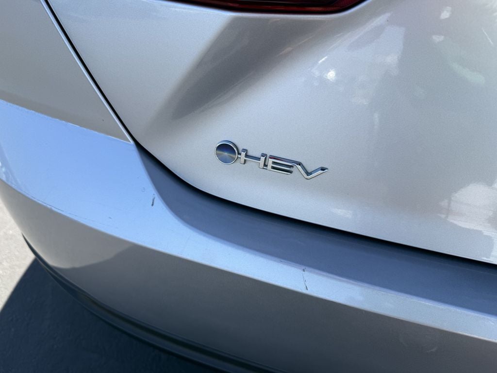 2025 Toyota Camry Hybrid LE