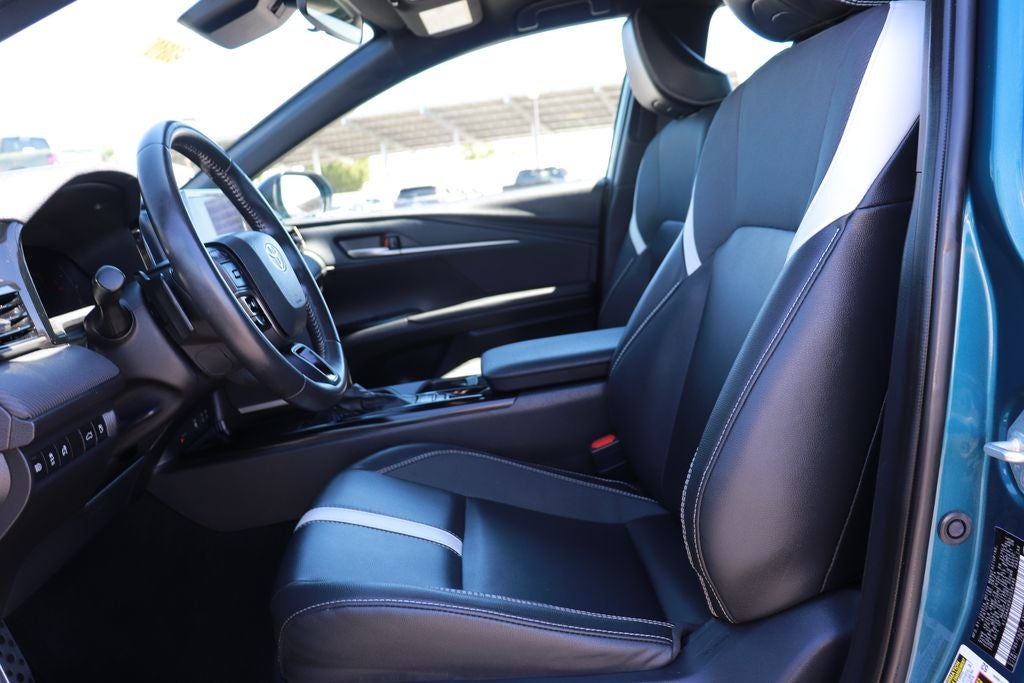 2025 Toyota Camry Hybrid SE