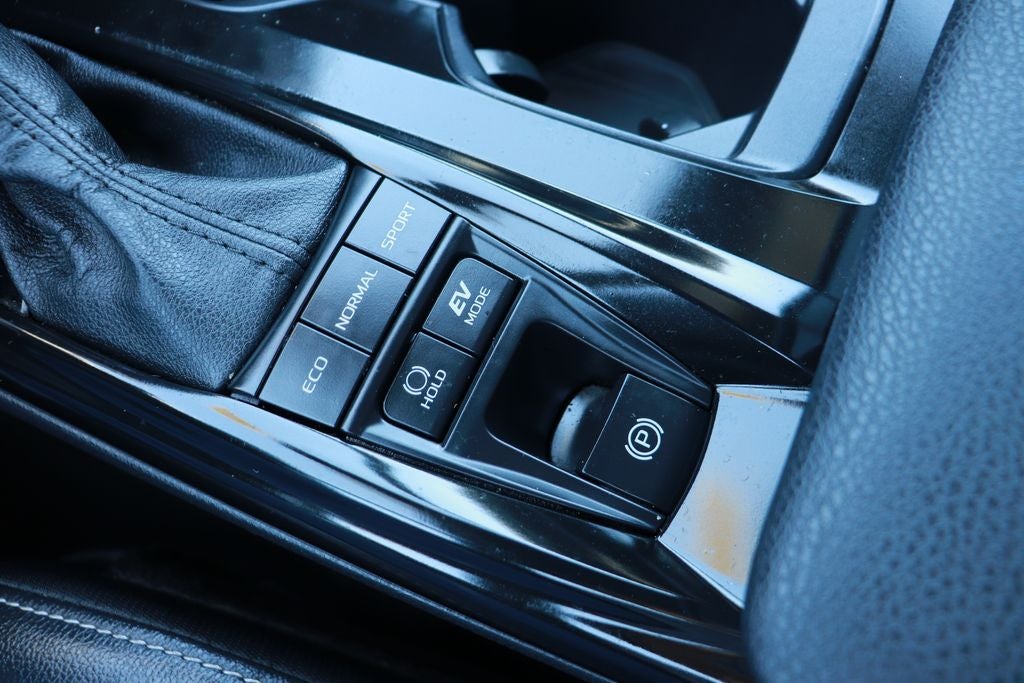 2025 Toyota Camry Hybrid SE