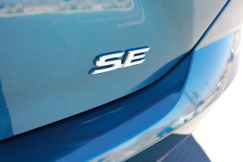 2025 Toyota Camry Hybrid SE