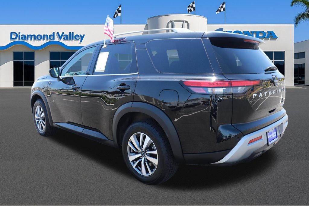 2023 Nissan Pathfinder SL