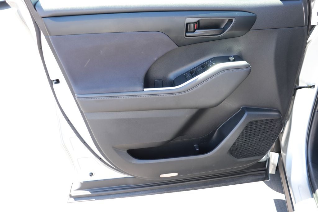 2025 Toyota Highlander LE