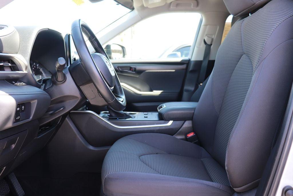 2025 Toyota Highlander LE