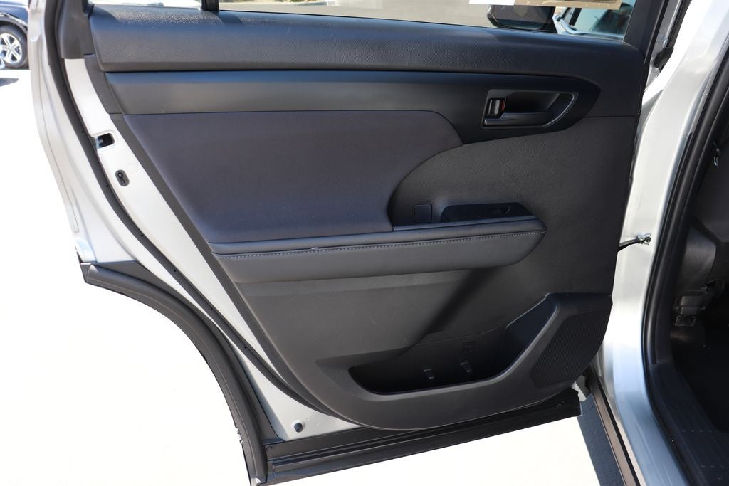 2025 Toyota Highlander LE