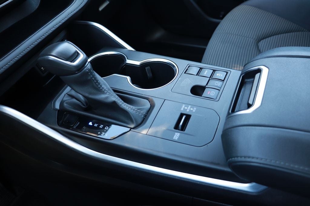 2025 Toyota Highlander LE