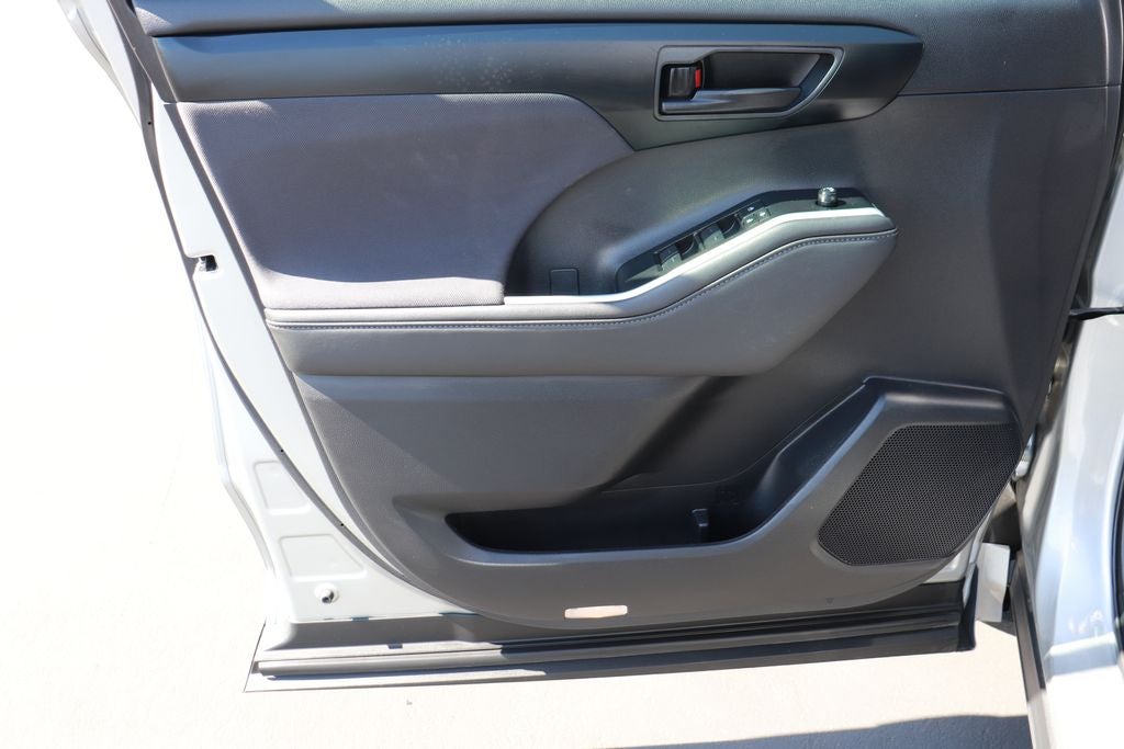 2025 Toyota Highlander LE