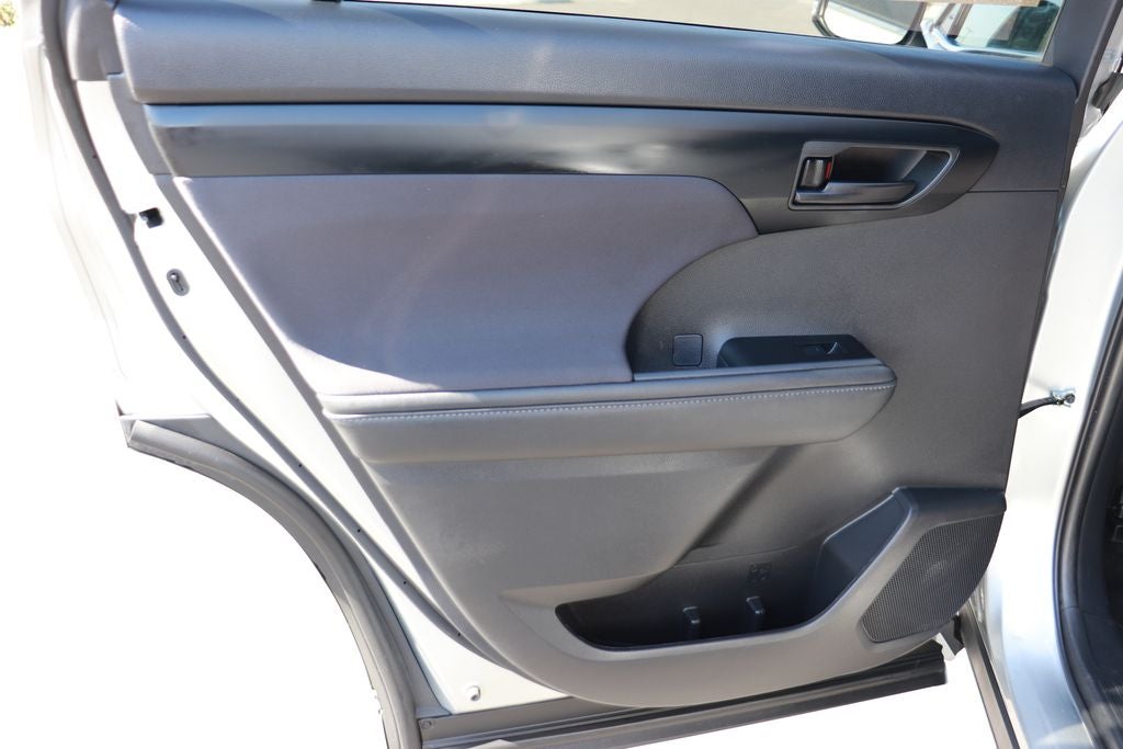 2025 Toyota Highlander LE