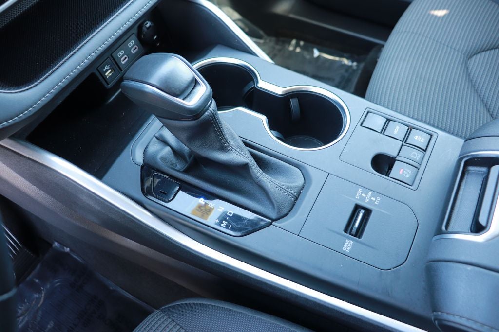 2025 Toyota Highlander LE