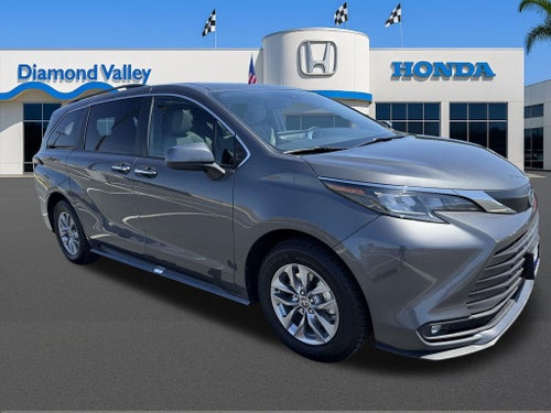 2025 Toyota Sienna Hybrid XLE 8 Passenger
