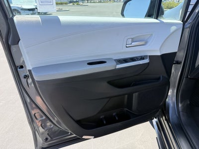 2025 Toyota Sienna Hybrid XLE 8 Passenger