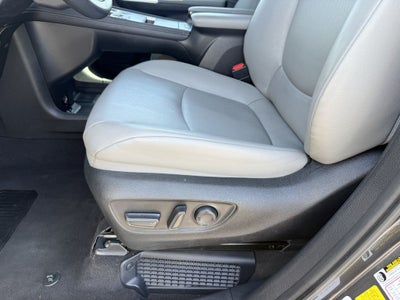2025 Toyota Sienna Hybrid XLE 8 Passenger
